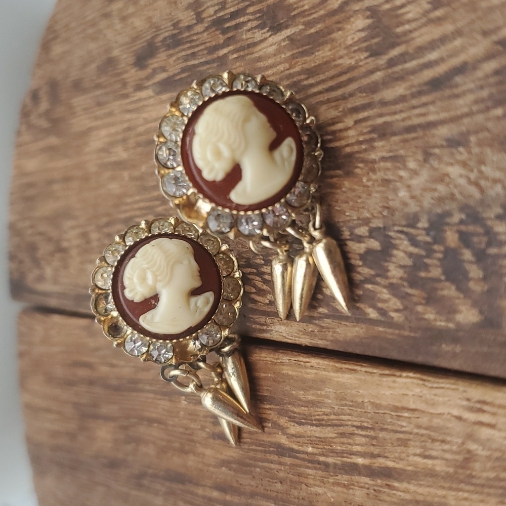 Missing a few tiny stone‎ antique cameo spike earrings E740